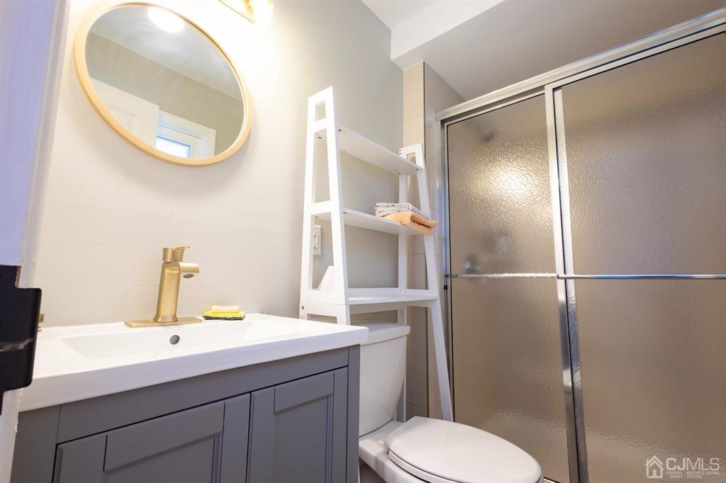 53 Edgemere Avenue Plainsboro, NJ 08536 - Photo 21 of 39 a bathroom with a sink mirror vanity and toilet