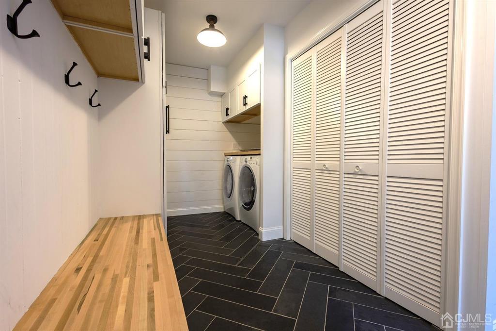 53 Edgemere Avenue Plainsboro, NJ 08536 - Photo 25 of 39 a view of a walk in closet