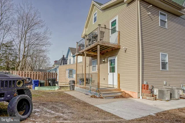 a view of a house with a yard and garage