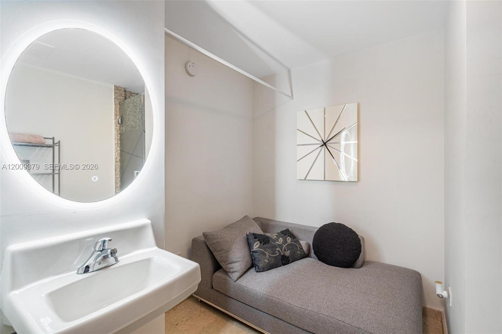 88 Southwest 7th Street, Unit 3801 Miami, FL 33130 - Photo 74 of 87 a bedroom with a bed and a mirror