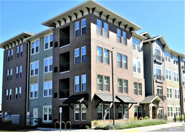 $2,424 | 670 East Algonquin Road, Unit 4409, Schaumburg, IL 60173