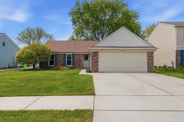 $274,900 | 45471 Ronnen Drive, Macomb, MI 48044