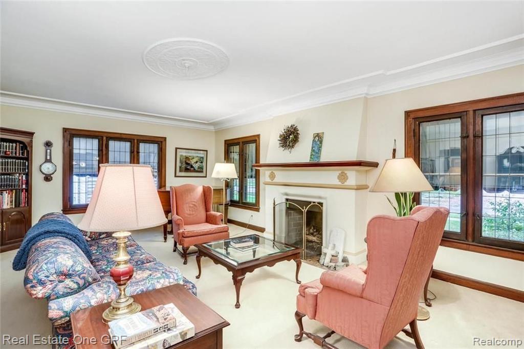 810 Barrington Road Grosse Pointe Park, MI 48230 - Photo 5 of 37