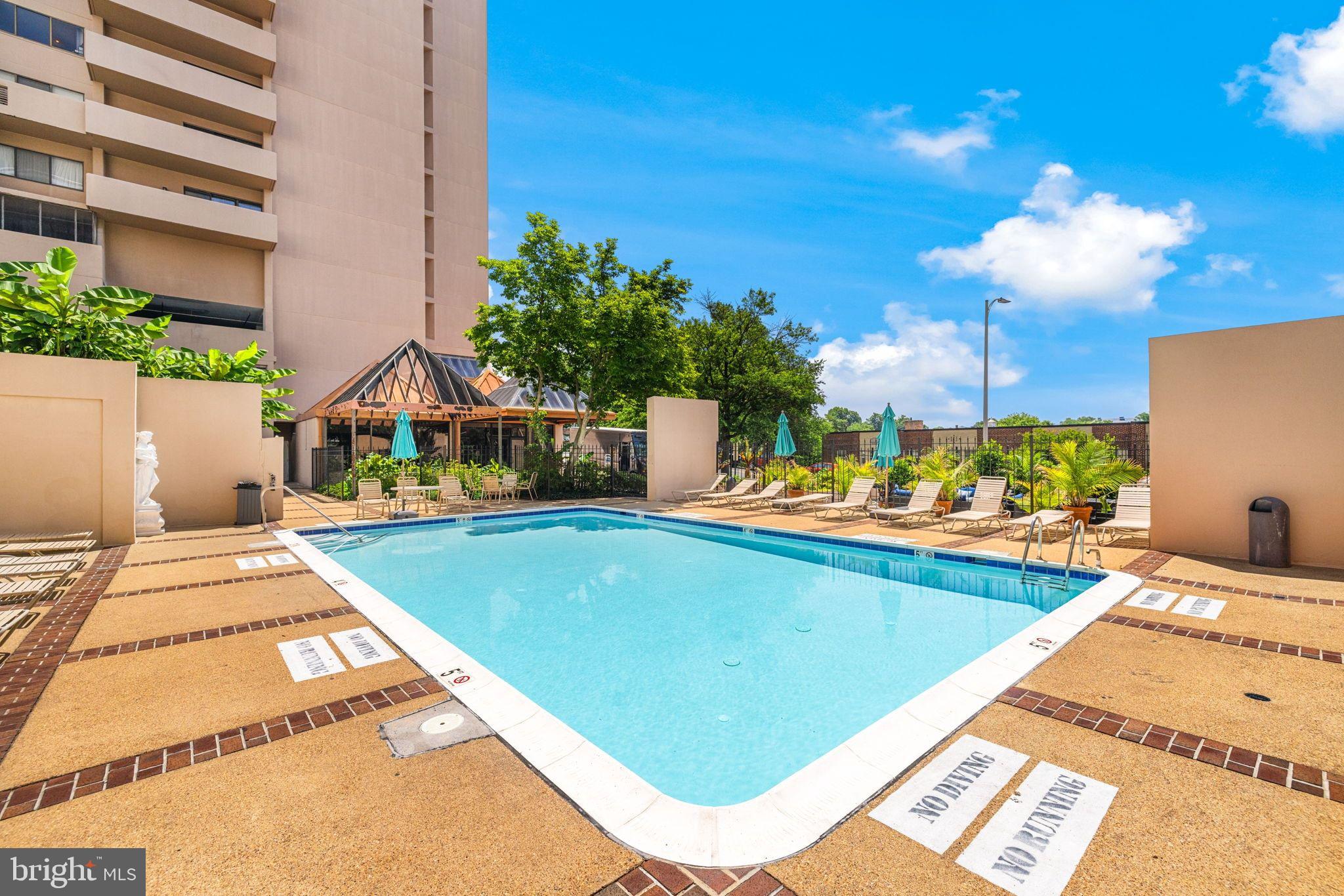 1301 North Courthouse Road, Unit 1805 Arlington, VA 22201 - Photo 35 of 40 Woodbury Heights Pool