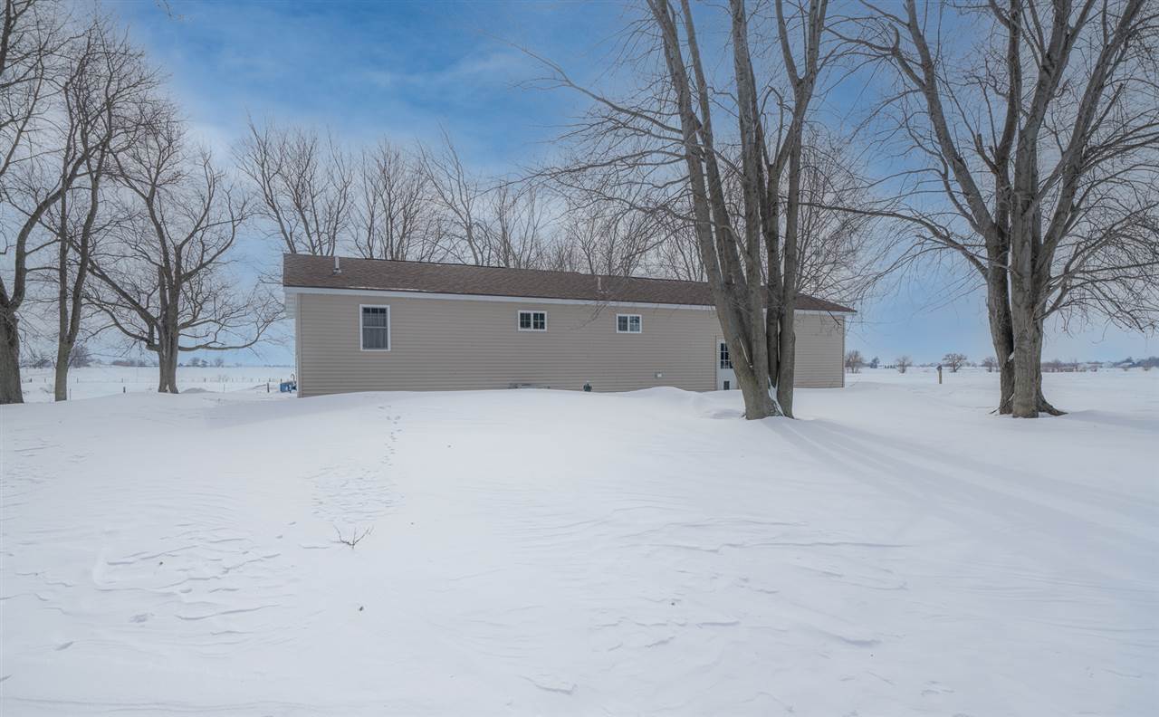 1785 Willow Road Franklin Grove, IL 61031 - Photo 32 of 38 a backyard of a house