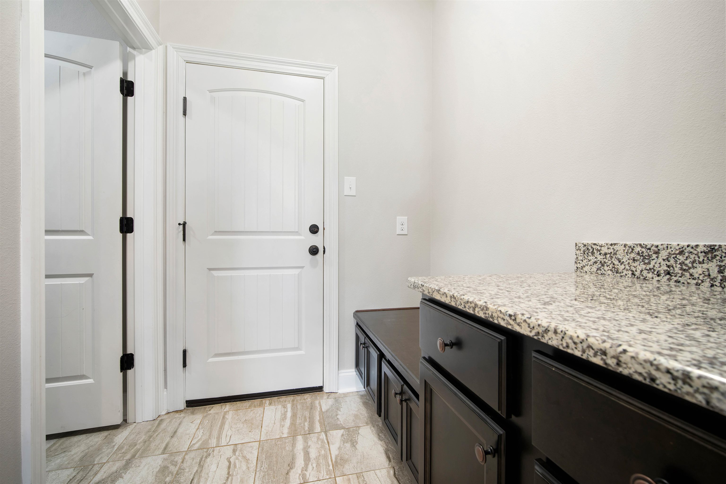 9924 Dunleith Loop Daphne, AL 36526 - Photo 28 of 33 Mud Room