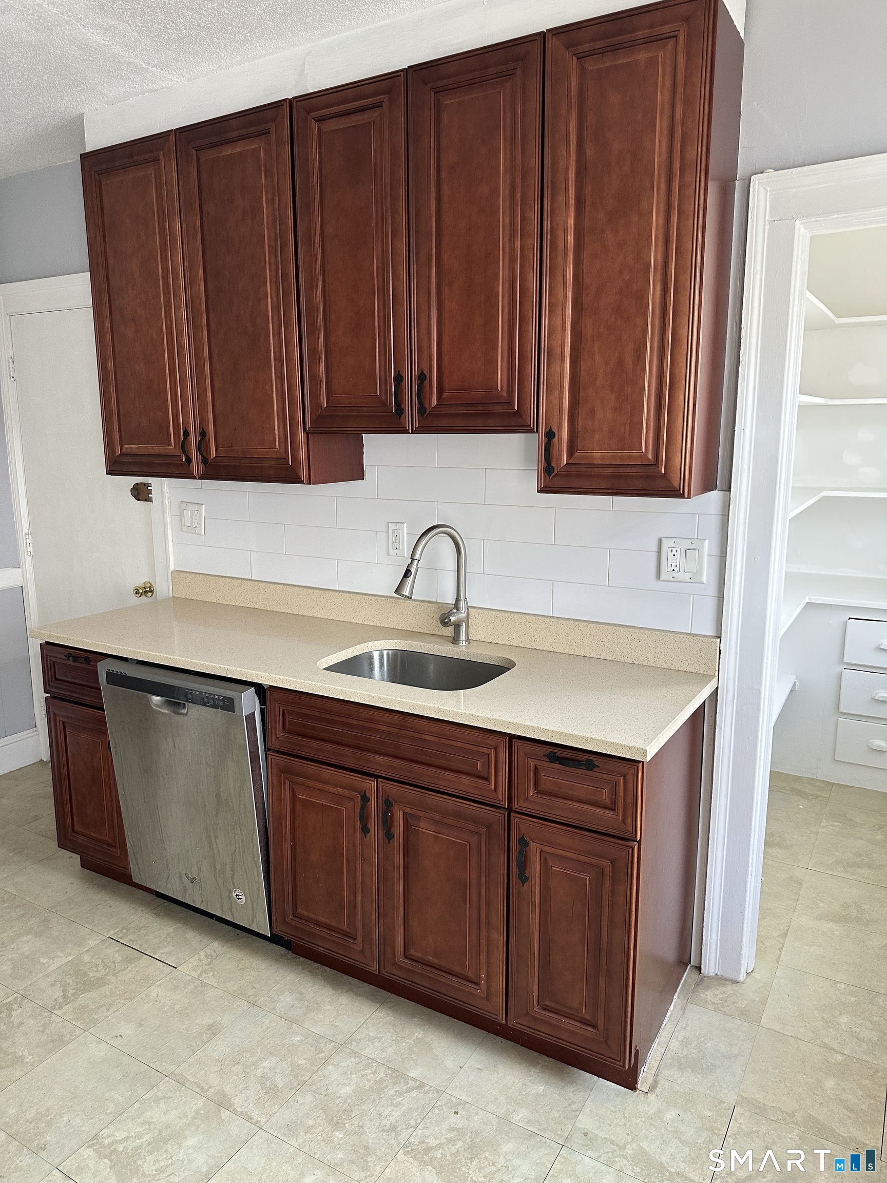 50 Ardmore Road, Unit 2 West Hartford, CT 06119 - Photo 5 of 14