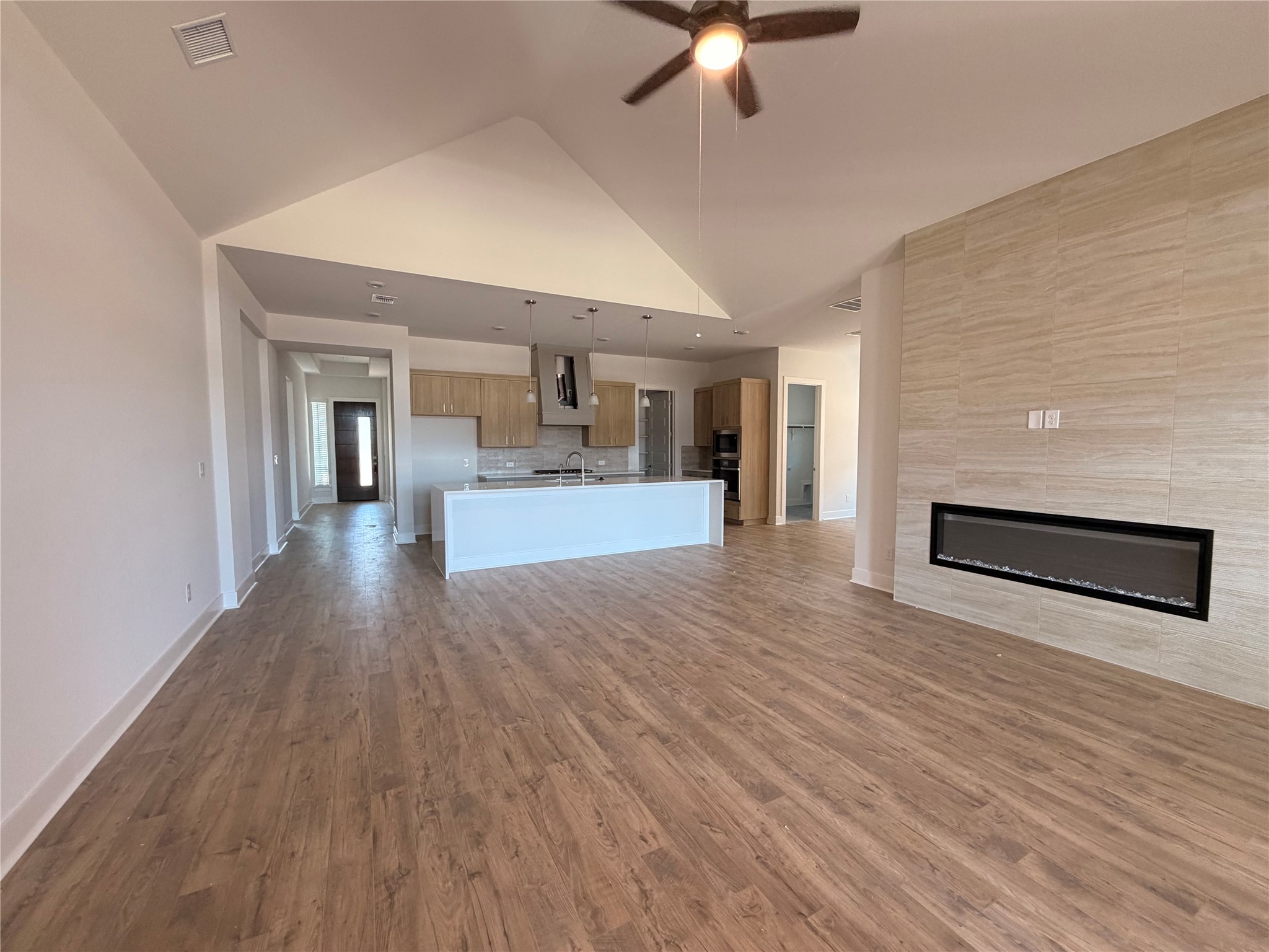 2212 Tobiano Trace Georgetown, TX 78633 - Photo 4 of 33 A spacious, airy interior combines an open-concept living area with a contemporary kitchen.
