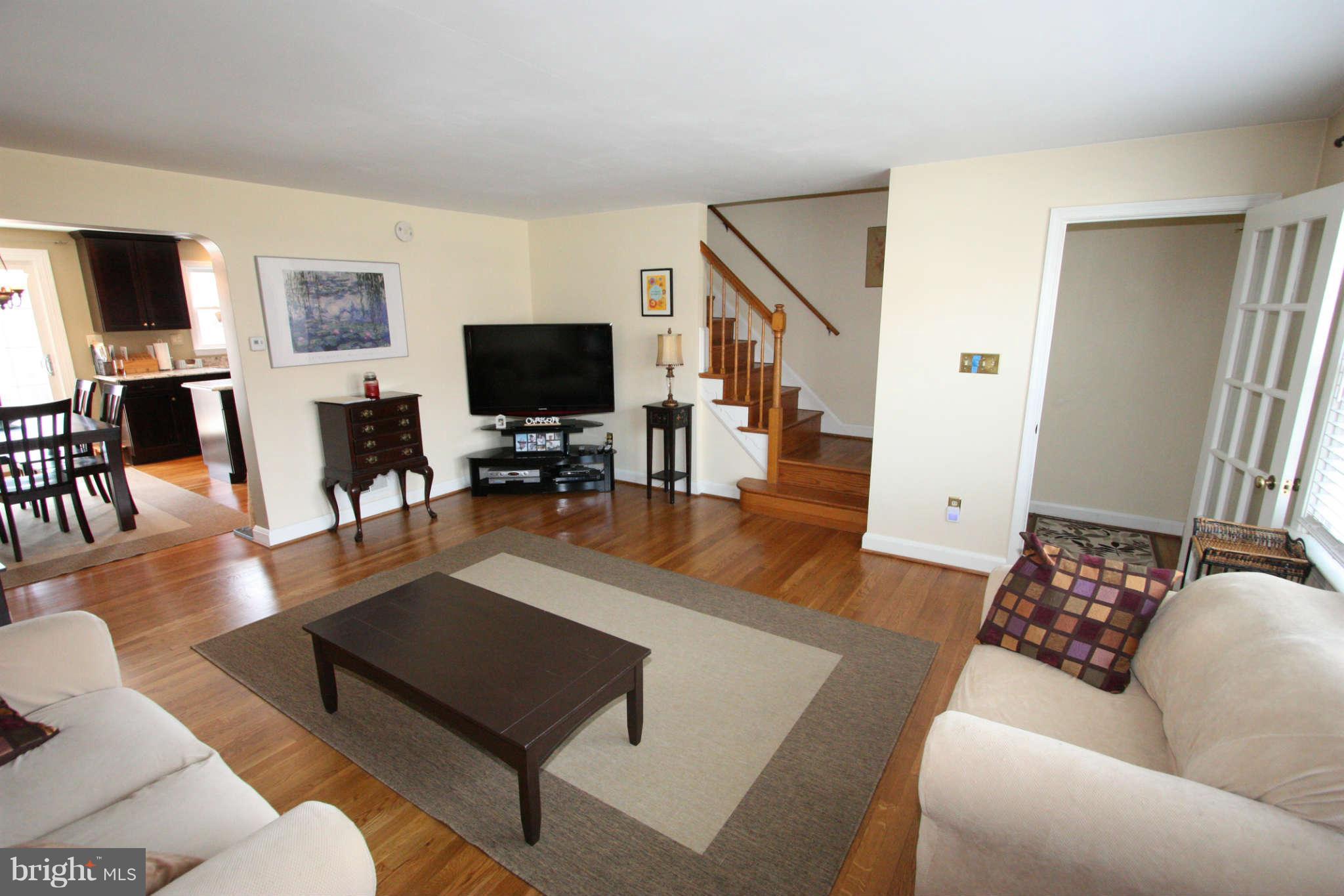 1535 Dellsway Road Towson, MD 21286 - Photo 4 of 30 Living Room