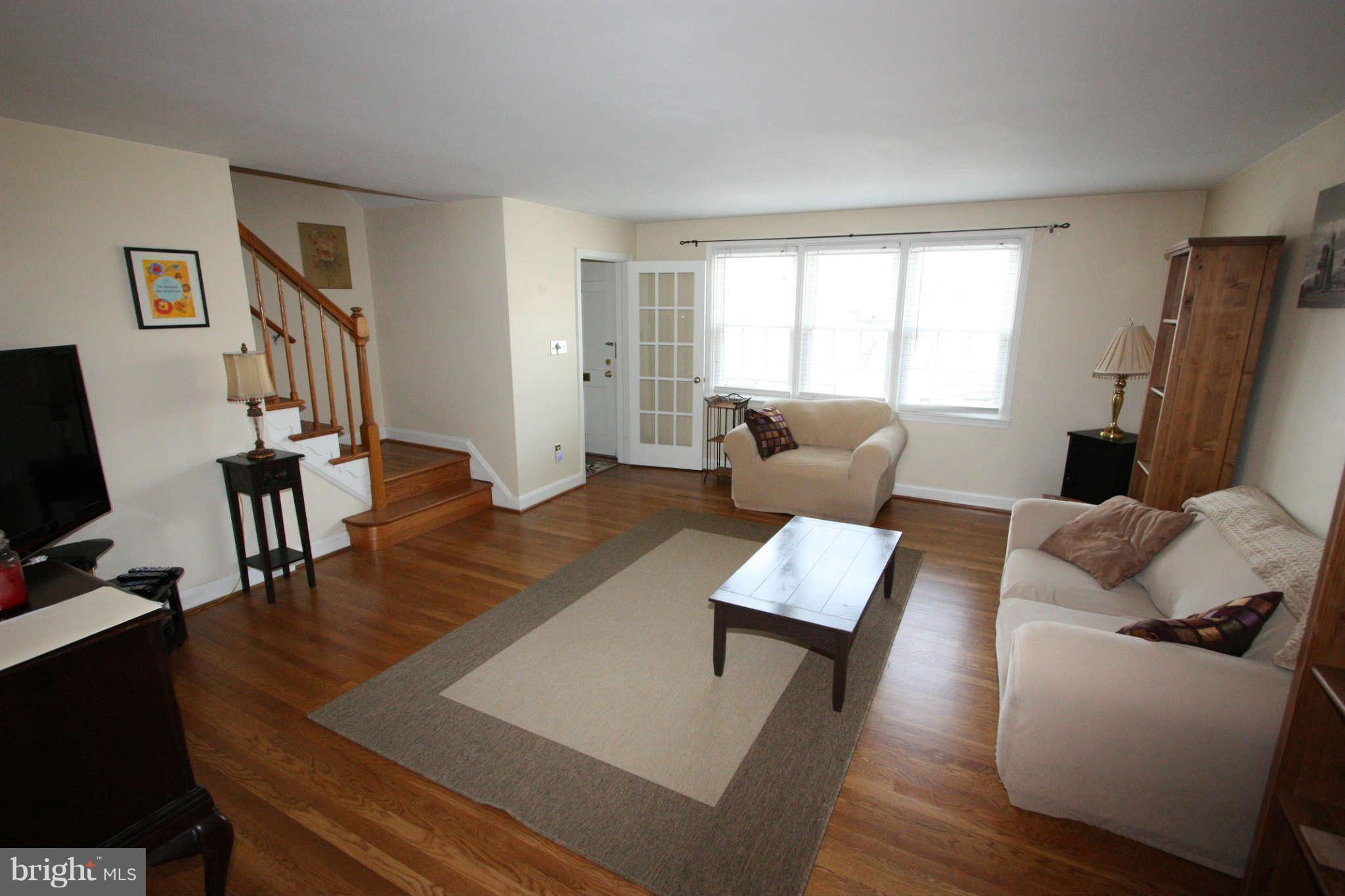 1535 Dellsway Road Towson, MD 21286 - Photo 5 of 30 Living Room
