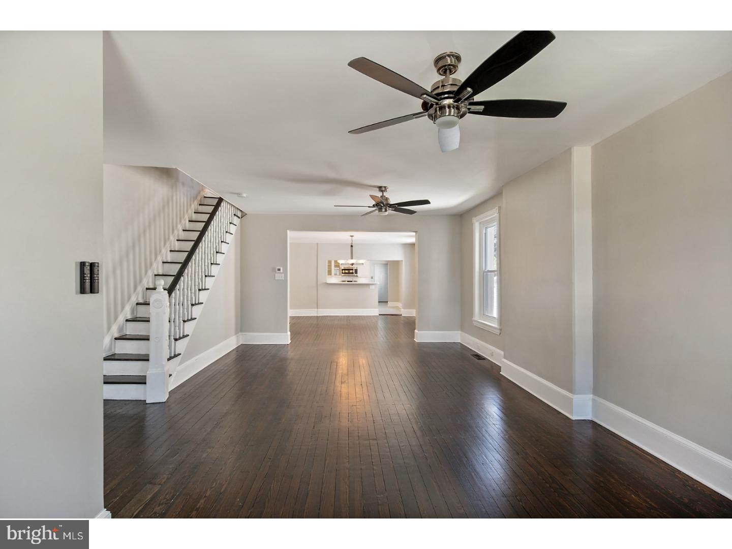 212 Rochelle Avenue Philadelphia, PA 19128 - Photo 2 of 25 Living Room