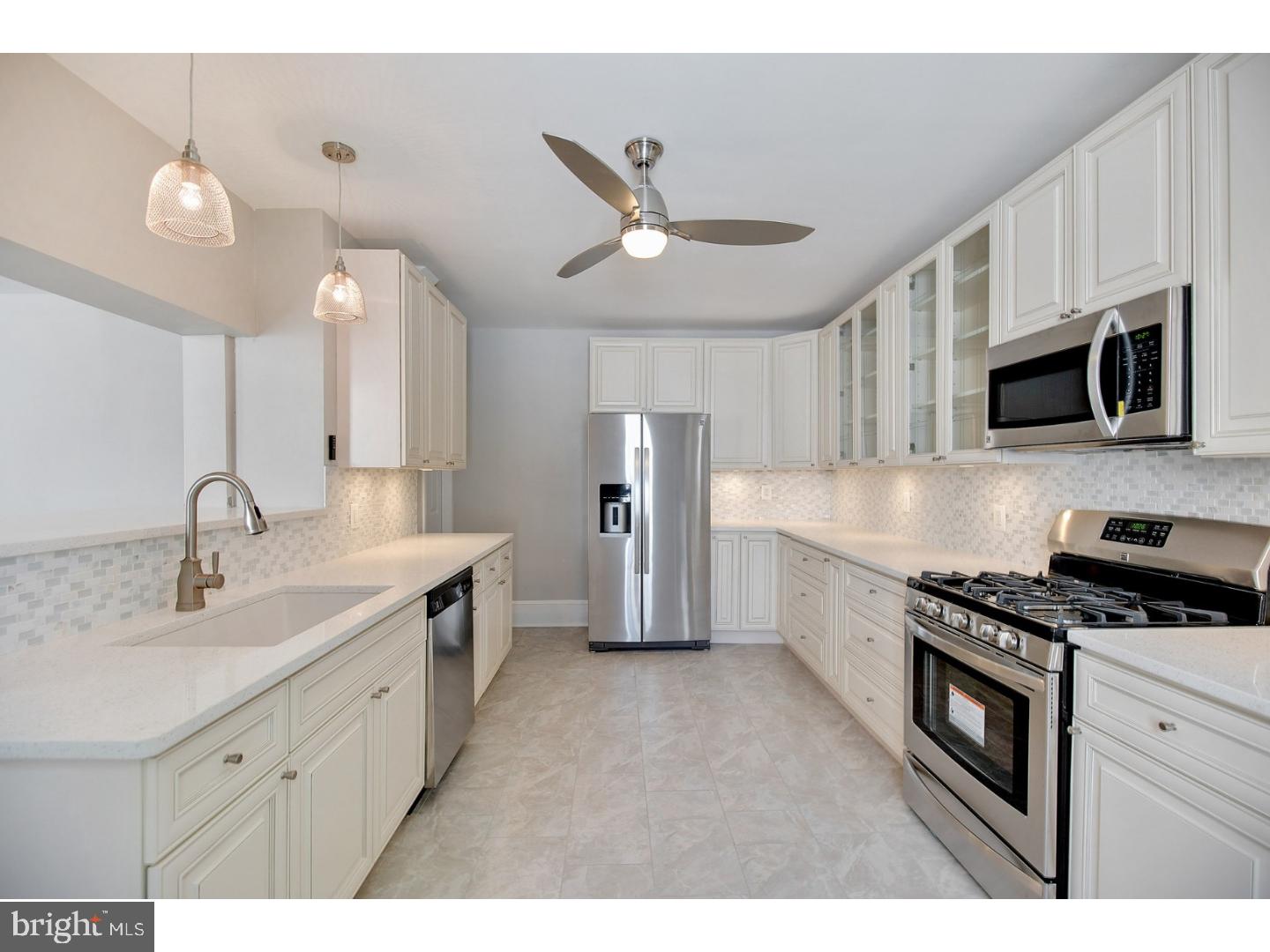 212 Rochelle Avenue Philadelphia, PA 19128 - Photo 3 of 25 Kitchen