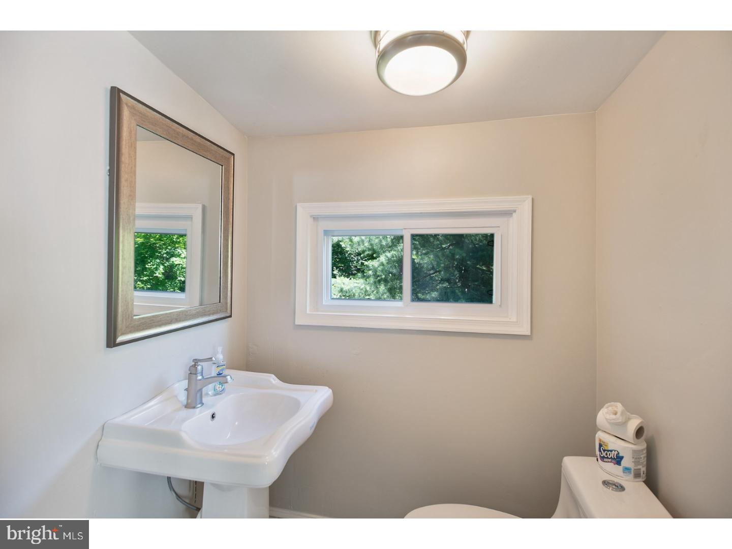 212 Rochelle Avenue Philadelphia, PA 19128 - Photo 21 of 25 Bathroom