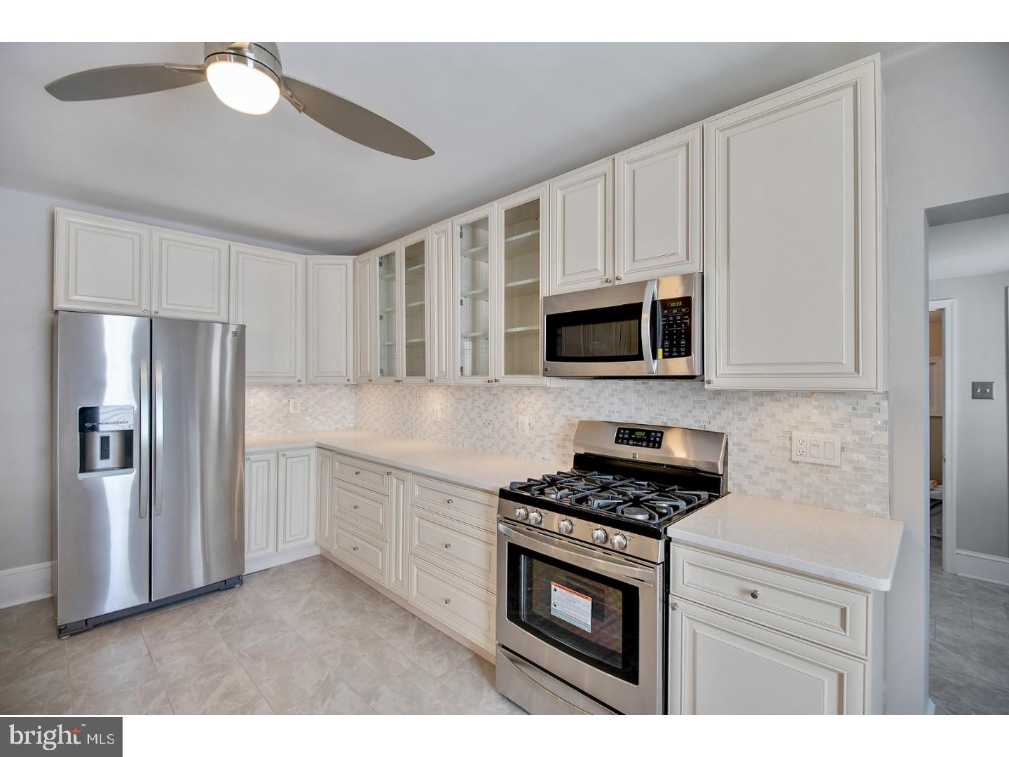 212 Rochelle Avenue Philadelphia, PA 19128 - Photo 6 of 25 Kitchen