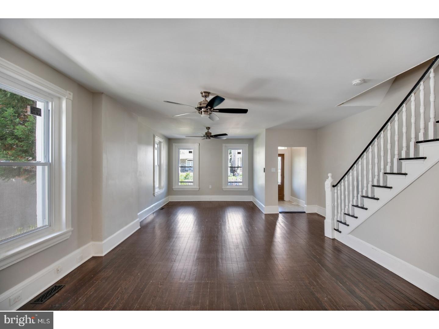 212 Rochelle Avenue Philadelphia, PA 19128 - Photo 7 of 25 Living Room