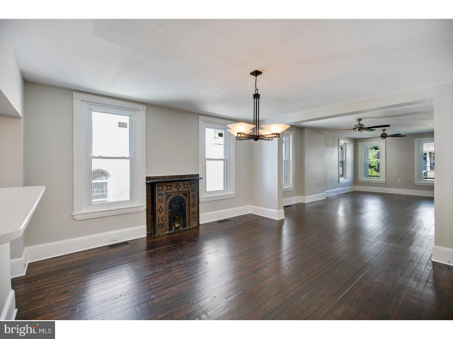 212 Rochelle Avenue Philadelphia, PA 19128 - Photo 9 of 25 Living Room