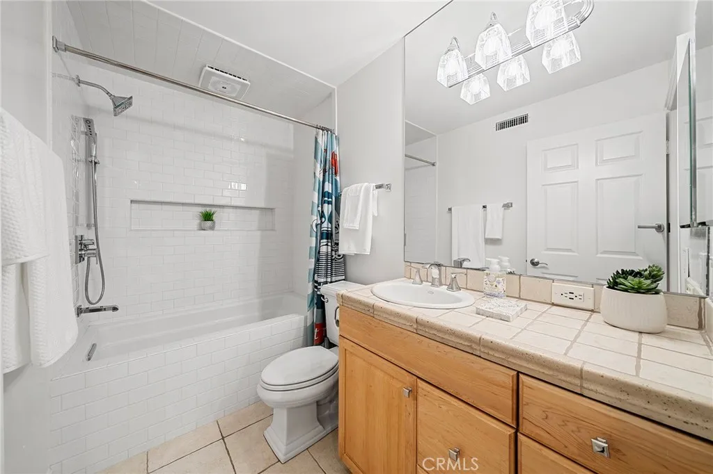 4277 Las Virgenes Road Calabasas, CA 91302 - Photo 18 of 28 Super clean and upgraded guest bath with large soaking tub. Super bright.