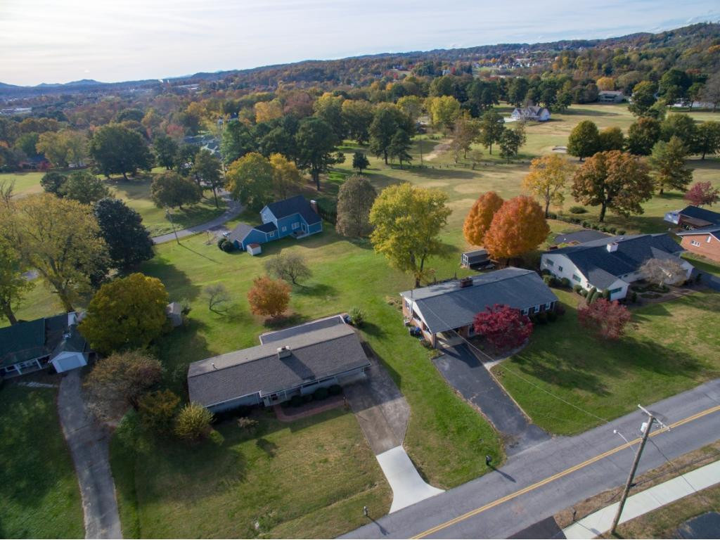 2209 Pendragon Road Kingsport, TN 37660 - Photo 3 of 21 Photo 3