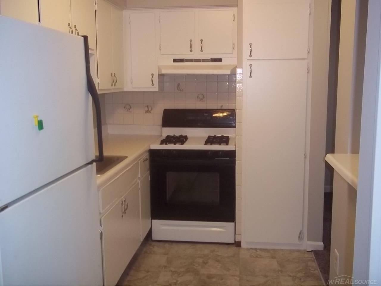30205 Utica Road Roseville, MI 48066 - Photo 3 of 14 31339026-2.JPG
