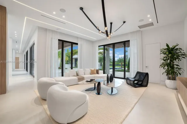 $7,995,000 | 9900 Southwest 125th Avenue, Miami, FL 33186