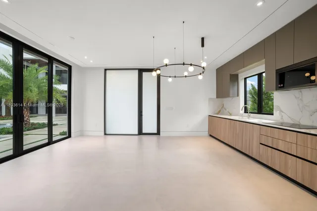 $7,995,000 | 9900 Southwest 125th Avenue, Miami, FL 33186