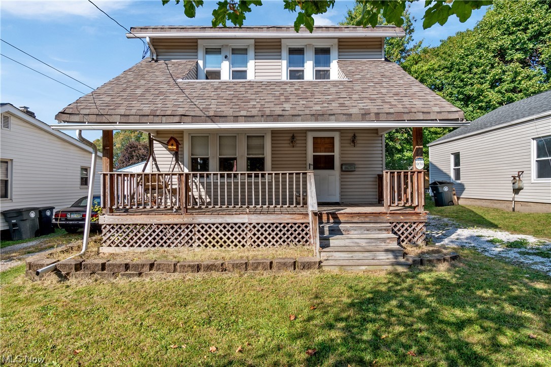 869 Reed Avenue Akron, OH 44306 - Photo 2 of 25 Back of property featuring a yard