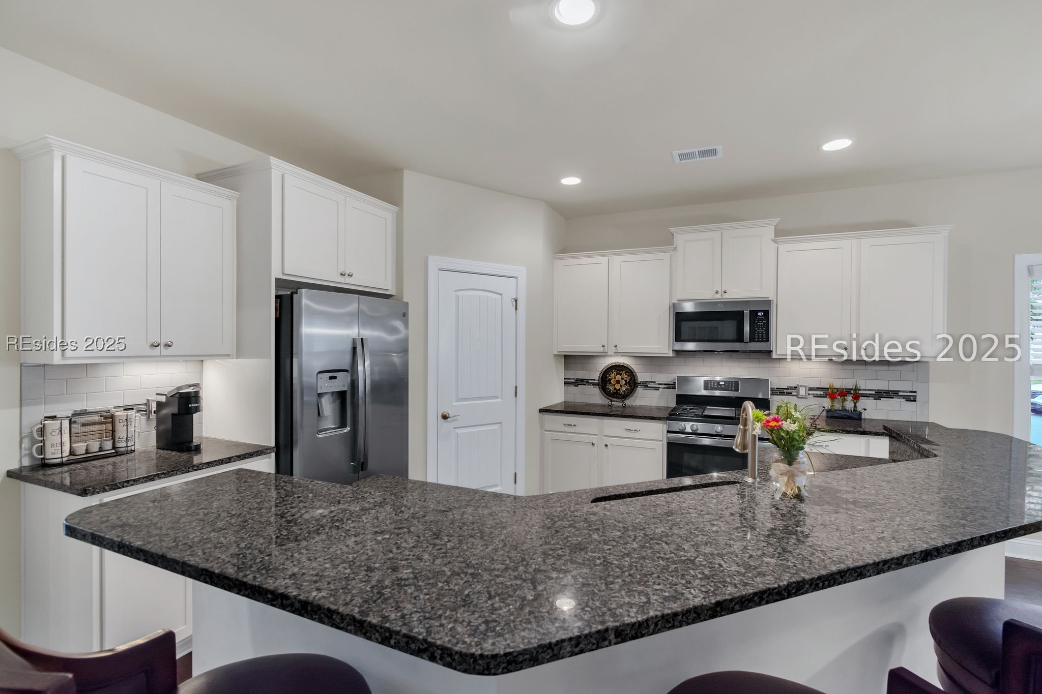 165 Redbud Lane Hardeeville, SC 29927 - Photo 15 of 47 Kitchen with Gas Stove