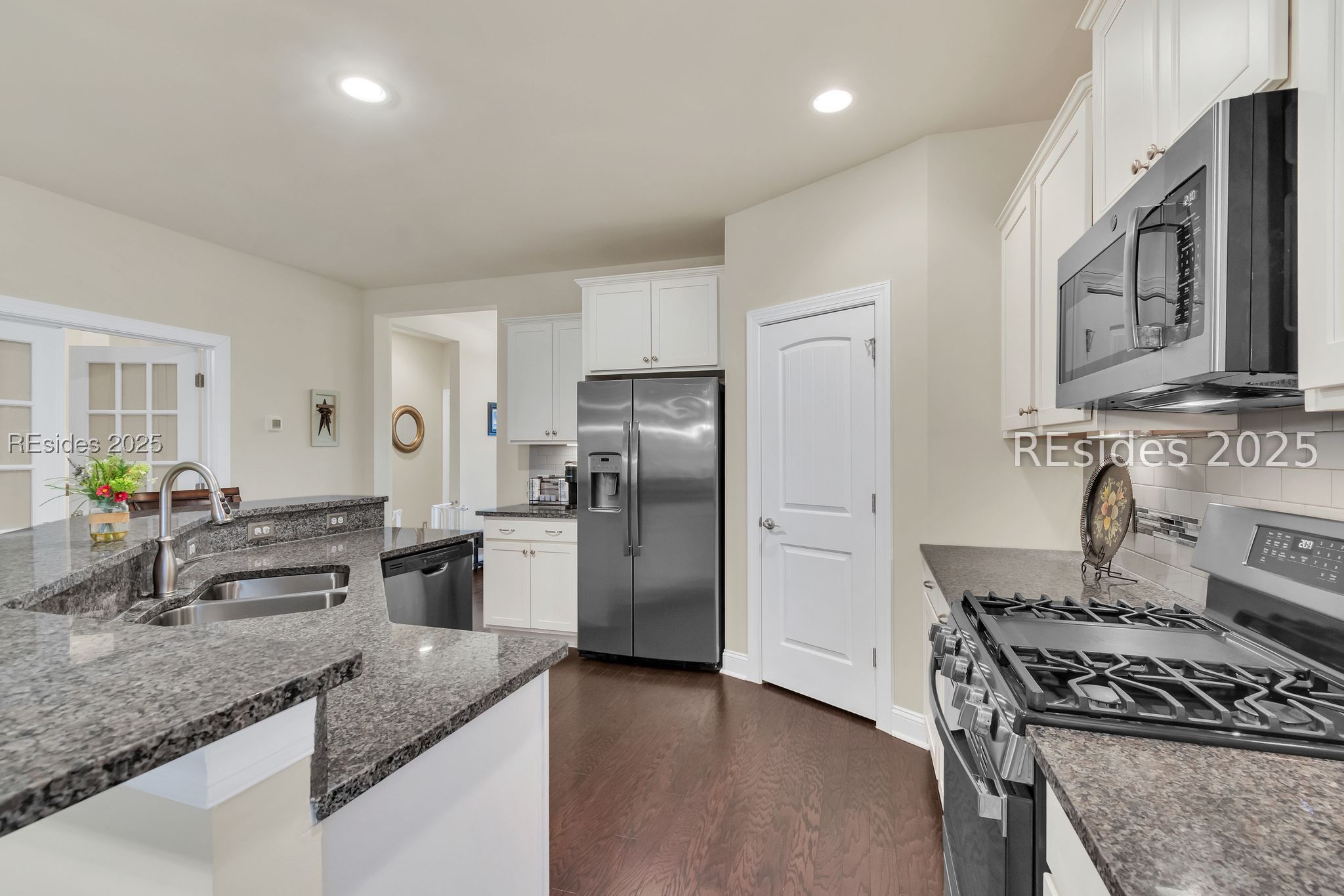 165 Redbud Lane Hardeeville, SC 29927 - Photo 18 of 47 Kitchen with gas stove, stylish backsplash