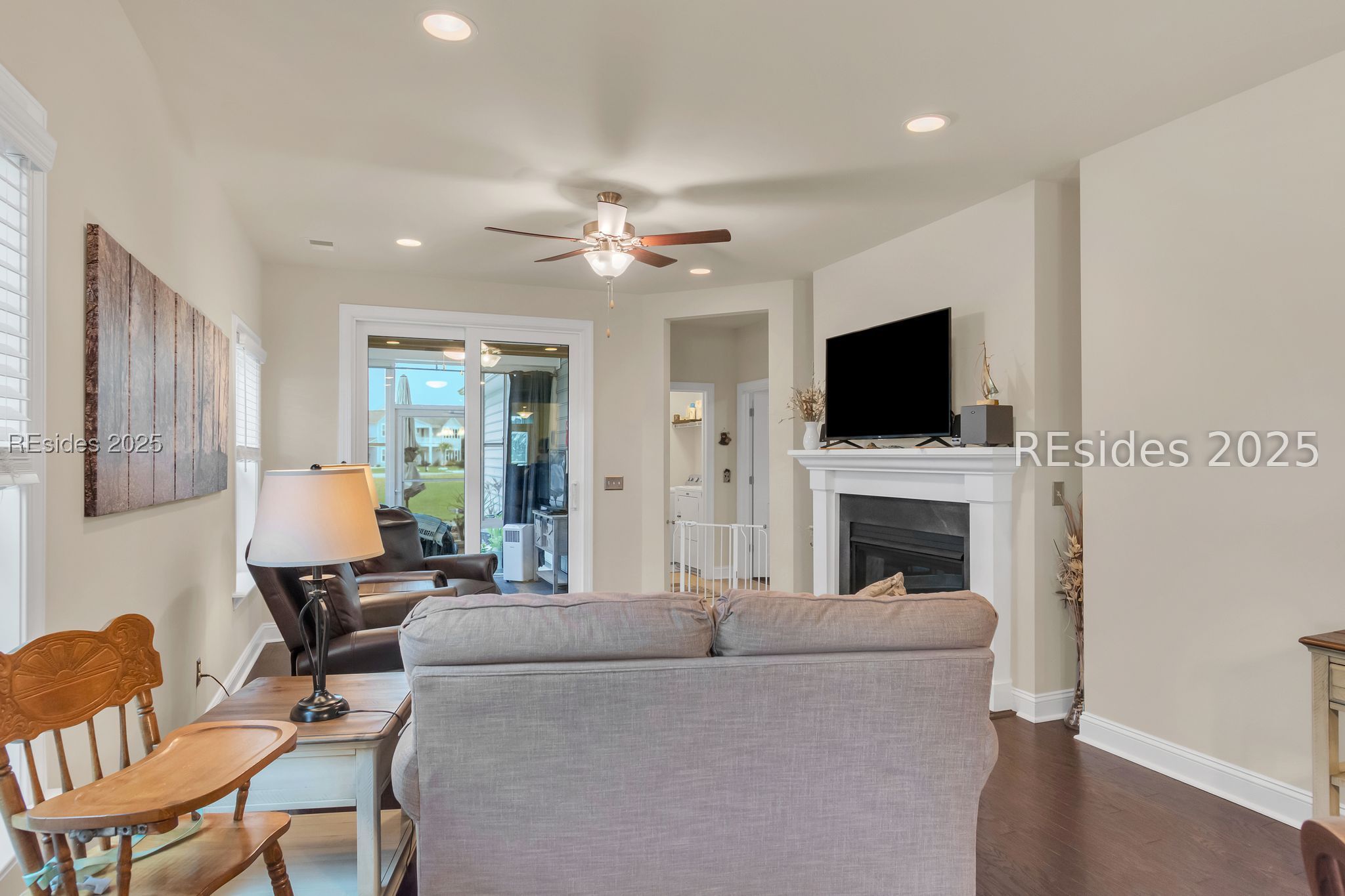 165 Redbud Lane Hardeeville, SC 29927 - Photo 19 of 47 Ling room with gas fireplace