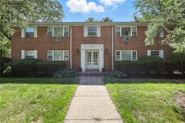 $1,400 | 809 East Avenue, Rochester, NY 14607