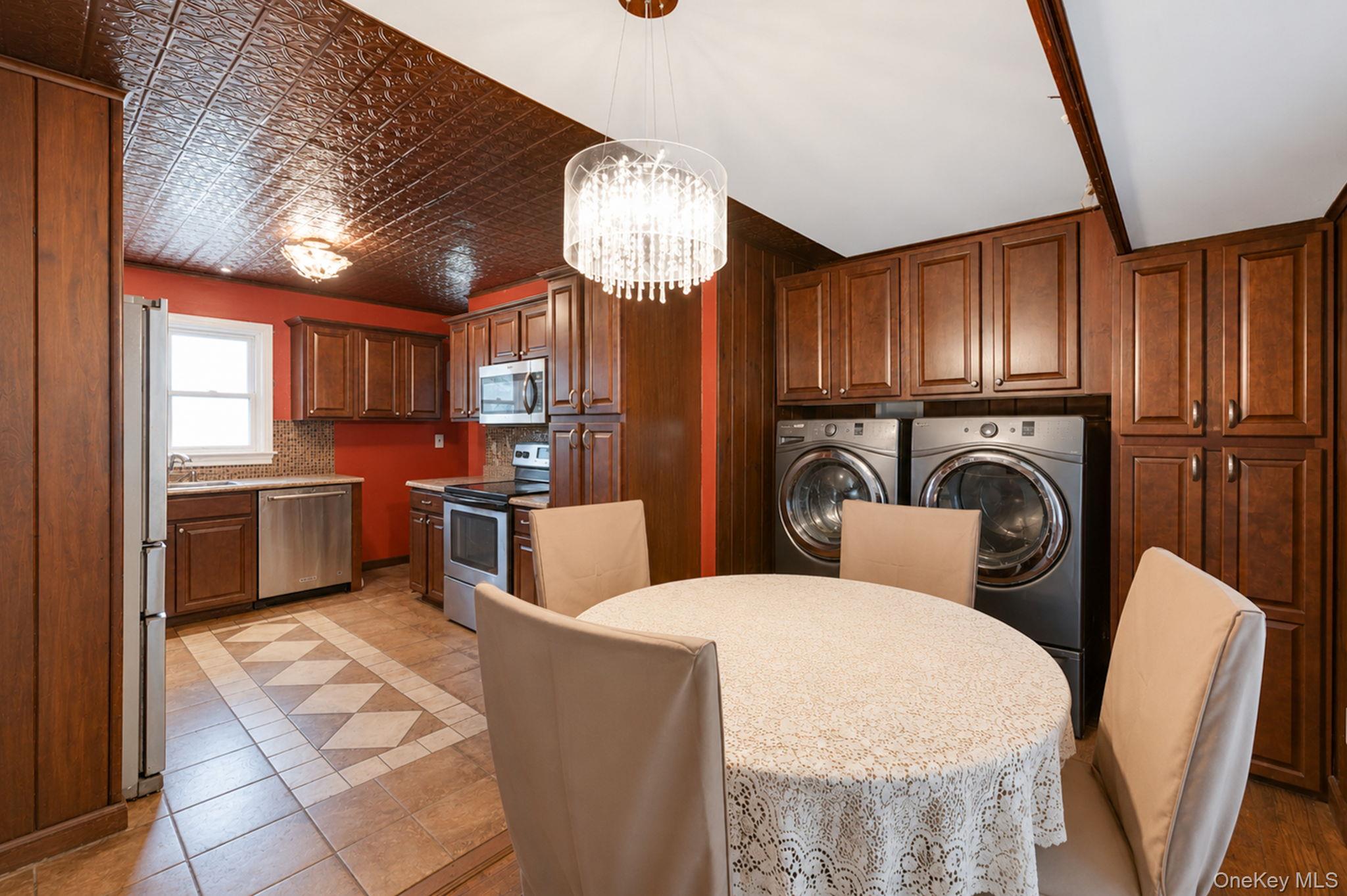 287 Munsell Road Patchogue, NY 11772 - Photo 8 of 21