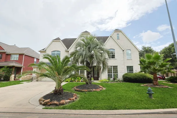 $660,000 | 6423 Oakmont Creek Drive, Spring, TX 77379