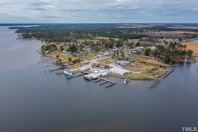 a view of an ocean and a mountain view