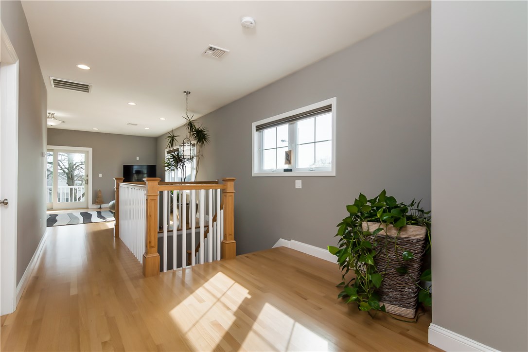 13 Nautilus Road Narragansett, RI 02882 - Photo 17 of 40 Second floor landing.