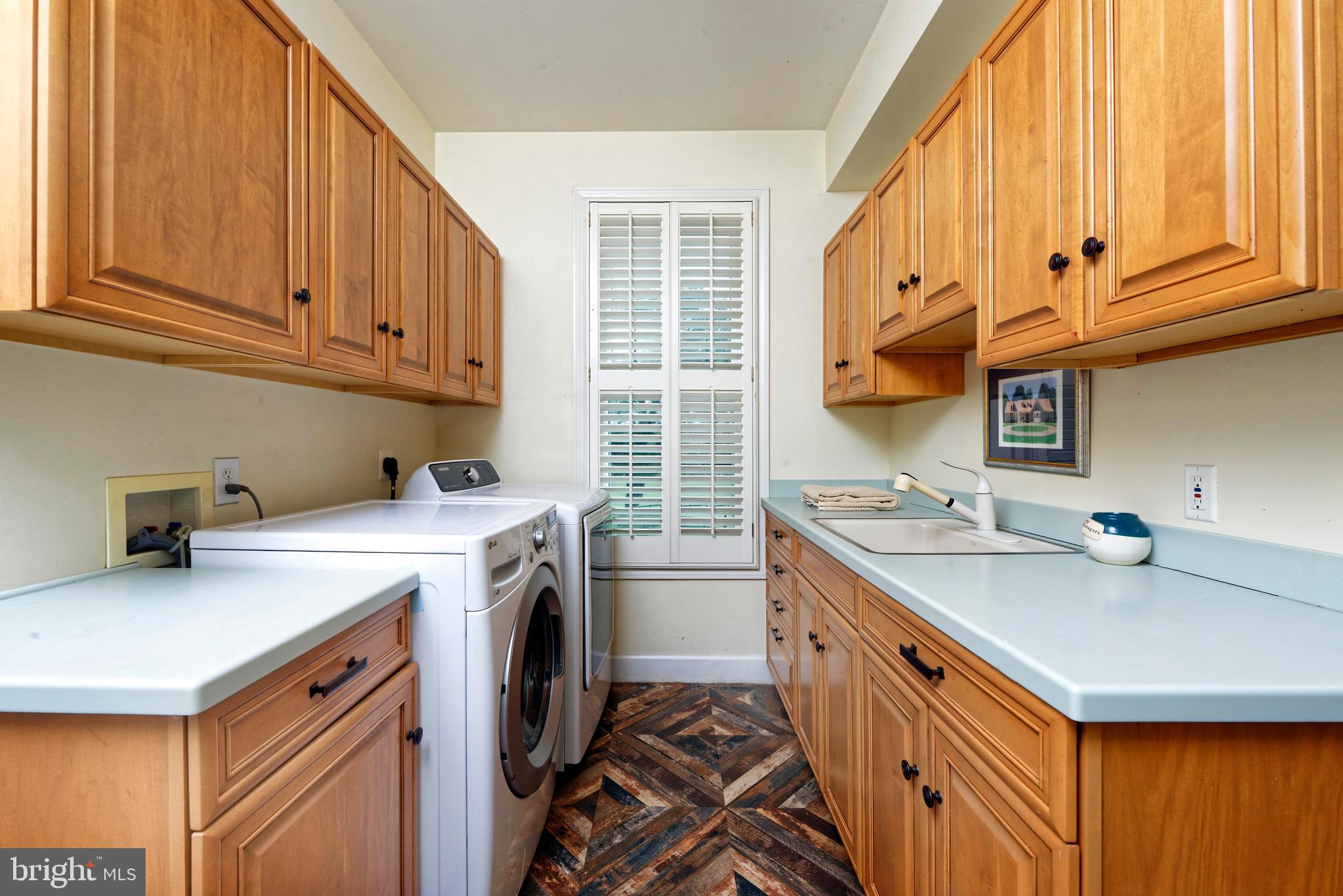 36775 Leith Lane Middleburg, VA 20117 - Photo 16 of 70 a utility room with stainless steel appliances granite countertop a sink and a stove