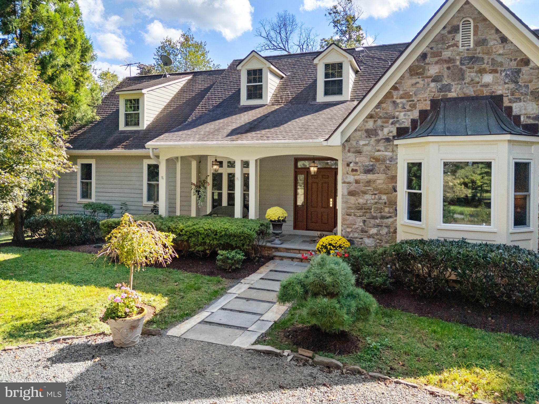 36775 Leith Lane Middleburg, VA 20117 - Photo 2 of 70 a front view of a house with garden