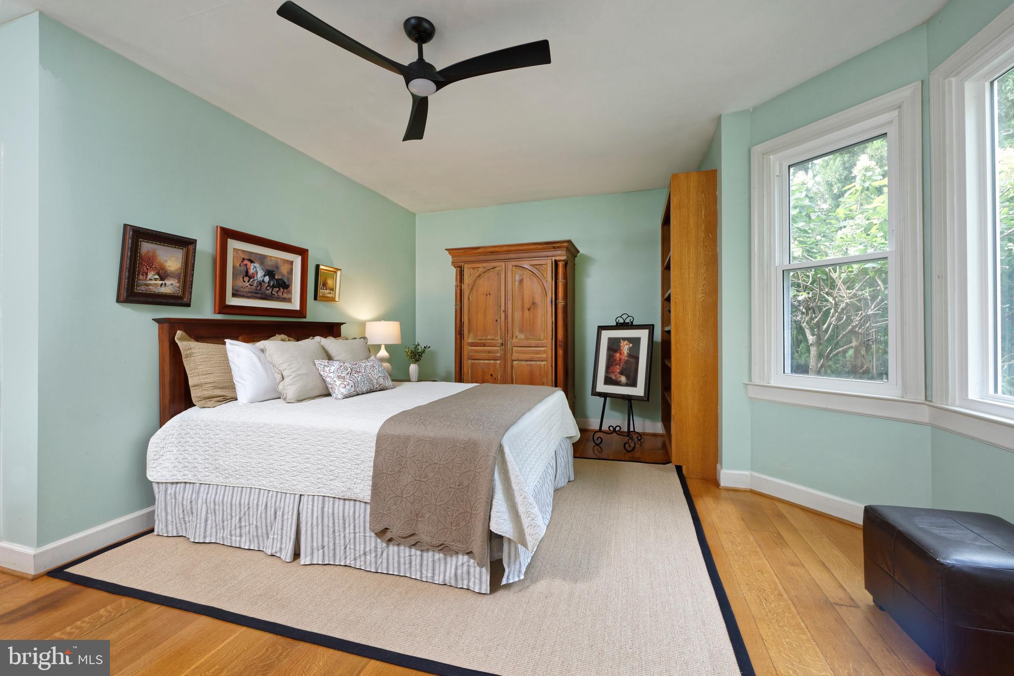36775 Leith Lane Middleburg, VA 20117 - Photo 23 of 70 Main level bedroom #2 has built-ins & bay window