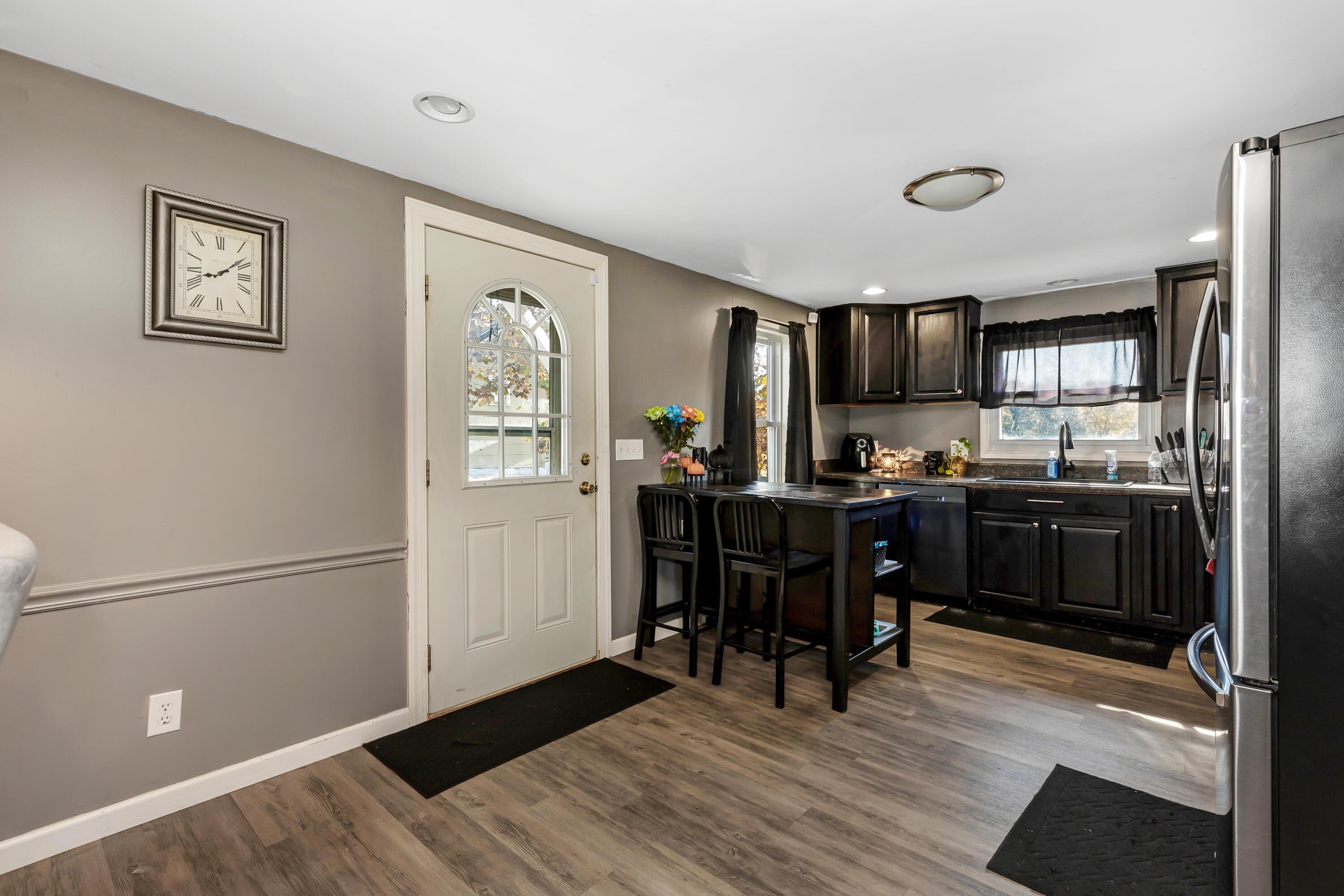 320 County Line Road Hopewell, OH 43746 - Photo 10 of 29 4-Kitchen