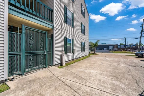 $89,500 | 2330 Edenborn Avenue, Unit 301, Metairie, LA 70001