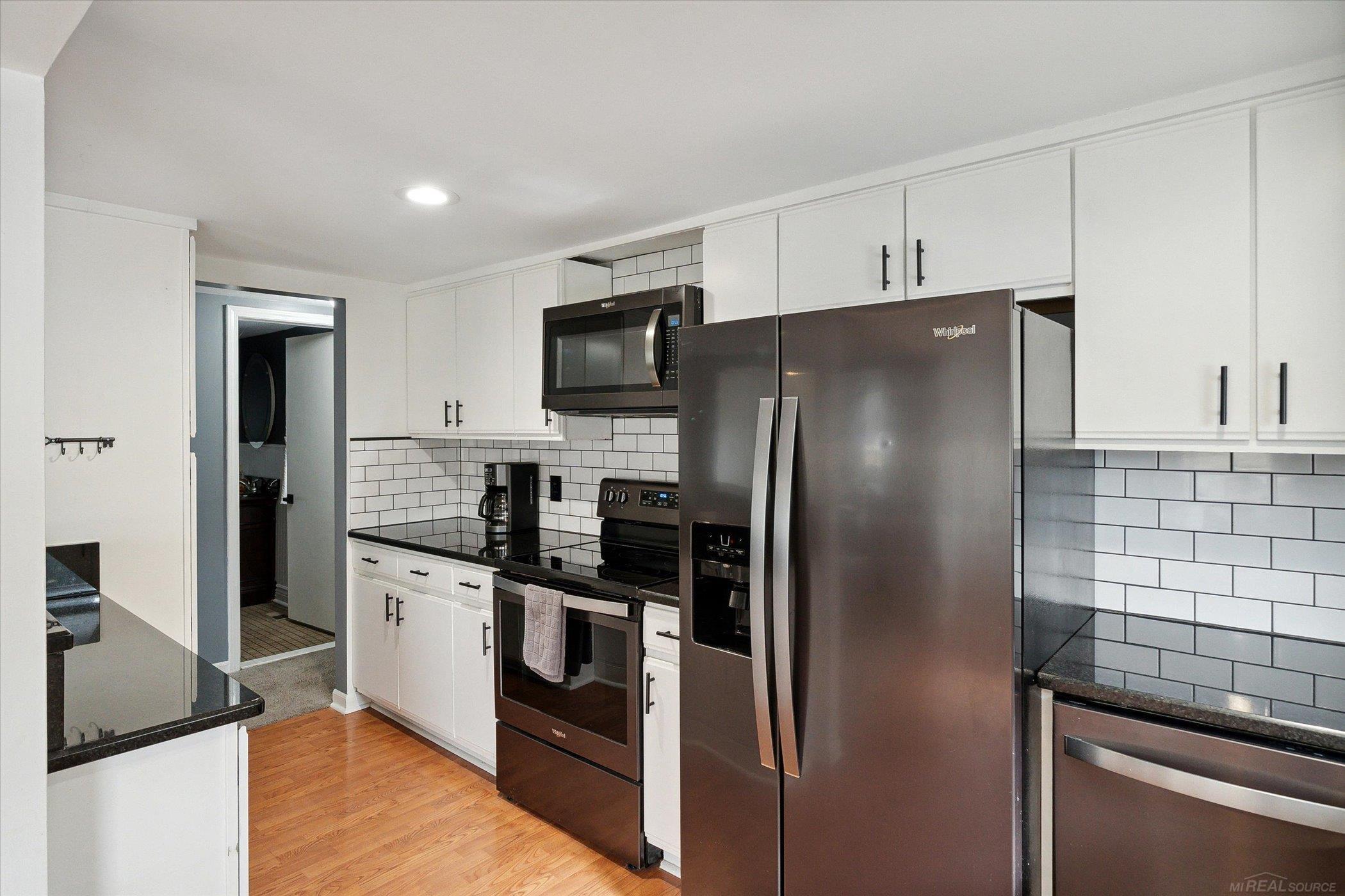 48771 Sugarbush Road New Baltimore, MI 48047 - Photo 14 of 36 50134579-0751321c-70e7-49a7-bb3f-4c1732ef8e48.JPG