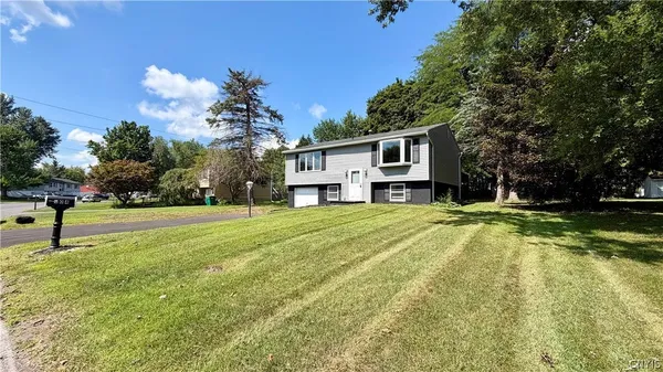 $2,700 | 104 Finwood Drive, Baldwinsville, NY 13027