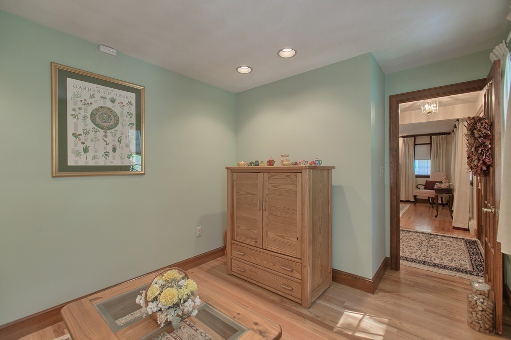42 Dexter Road Melrose, MA 02176 - Photo 12 of 28 Gallery Image 12