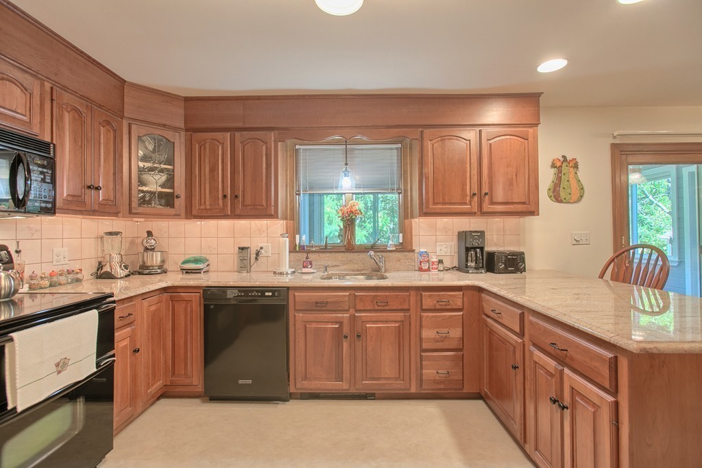 42 Dexter Road Melrose, MA 02176 - Photo 15 of 28 Gallery Image 15