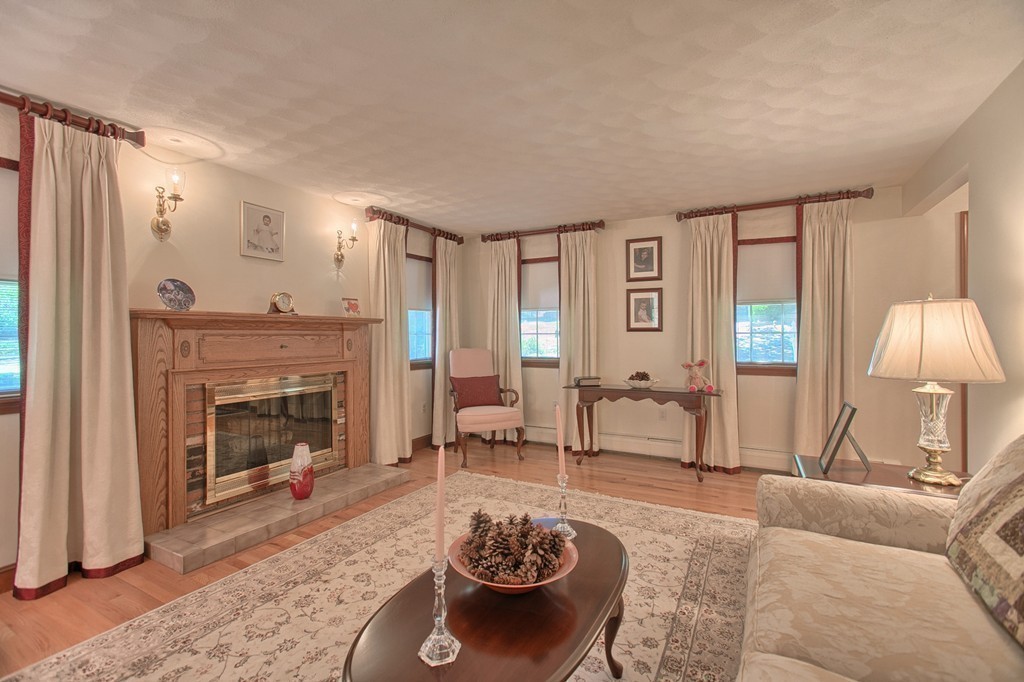 42 Dexter Road Melrose, MA 02176 - Photo 9 of 28 Gallery Image 9