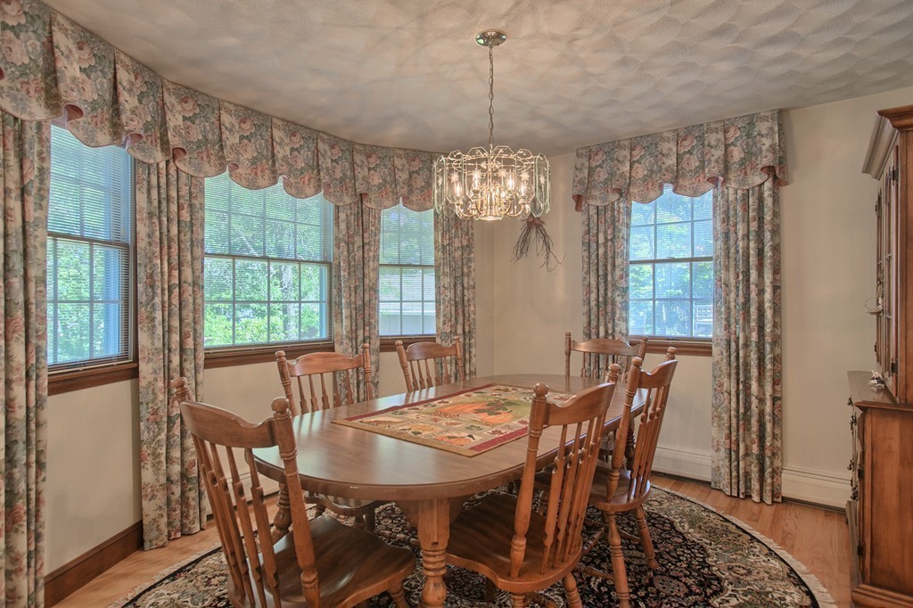 42 Dexter Road Melrose, MA 02176 - Photo 10 of 28 Gallery Image 10