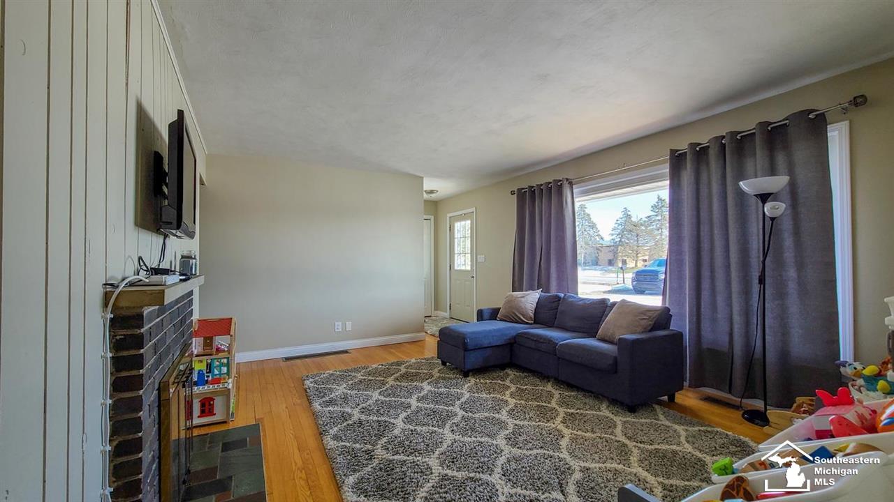 1054 South Raisinville Road Monroe, MI 48161 - Photo 5 of 15