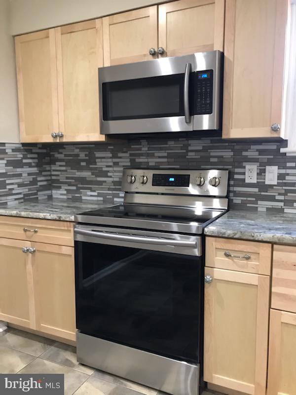 12 Andries Road Newark, DE 19711 - Photo 4 of 40 Tiled Back Splash Added 2019: Microwave/Range 2018