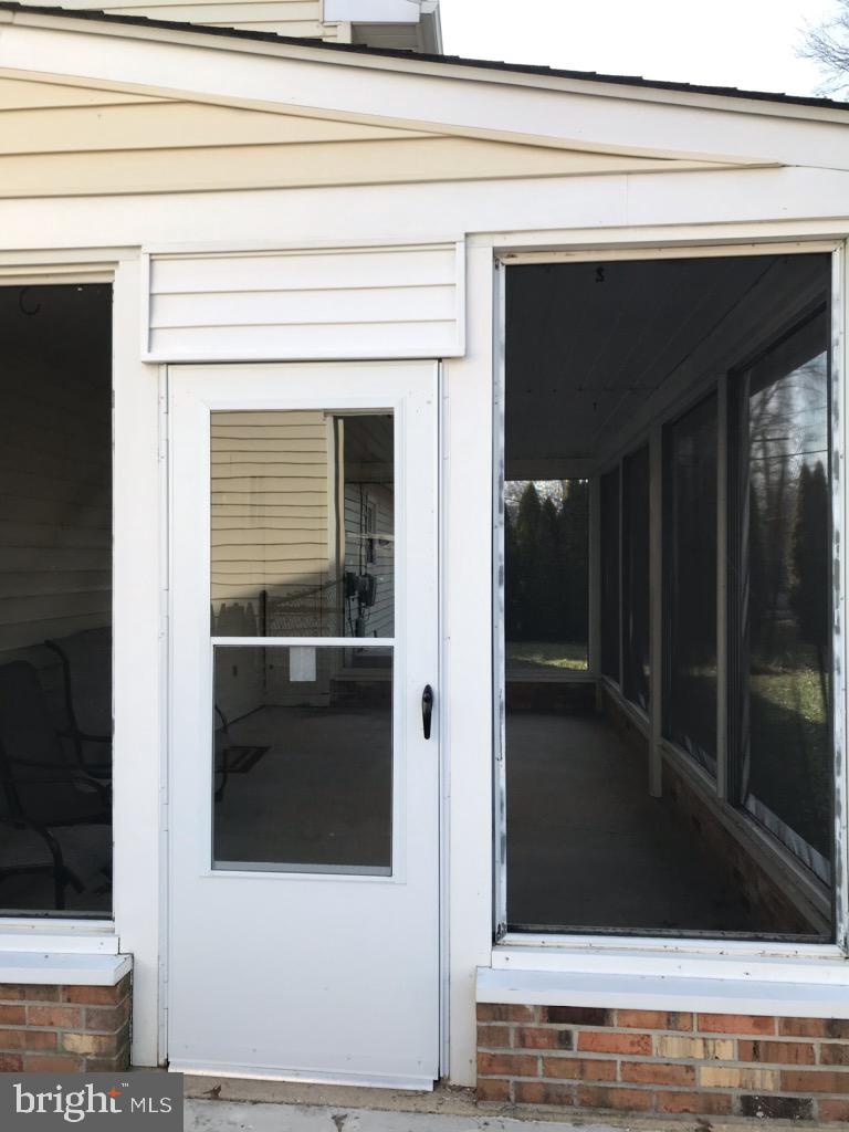 12 Andries Road Newark, DE 19711 - Photo 35 of 40 Screen-in-Sun Room Exterior Entrance
