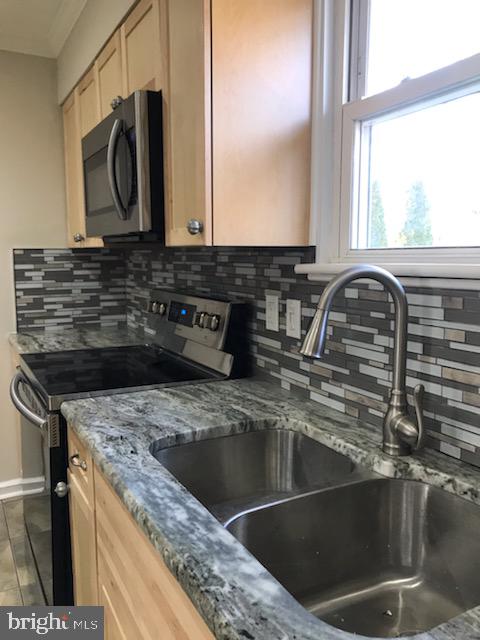 12 Andries Road Newark, DE 19711 - Photo 5 of 40 Granite and Cabinets Installed 2018
