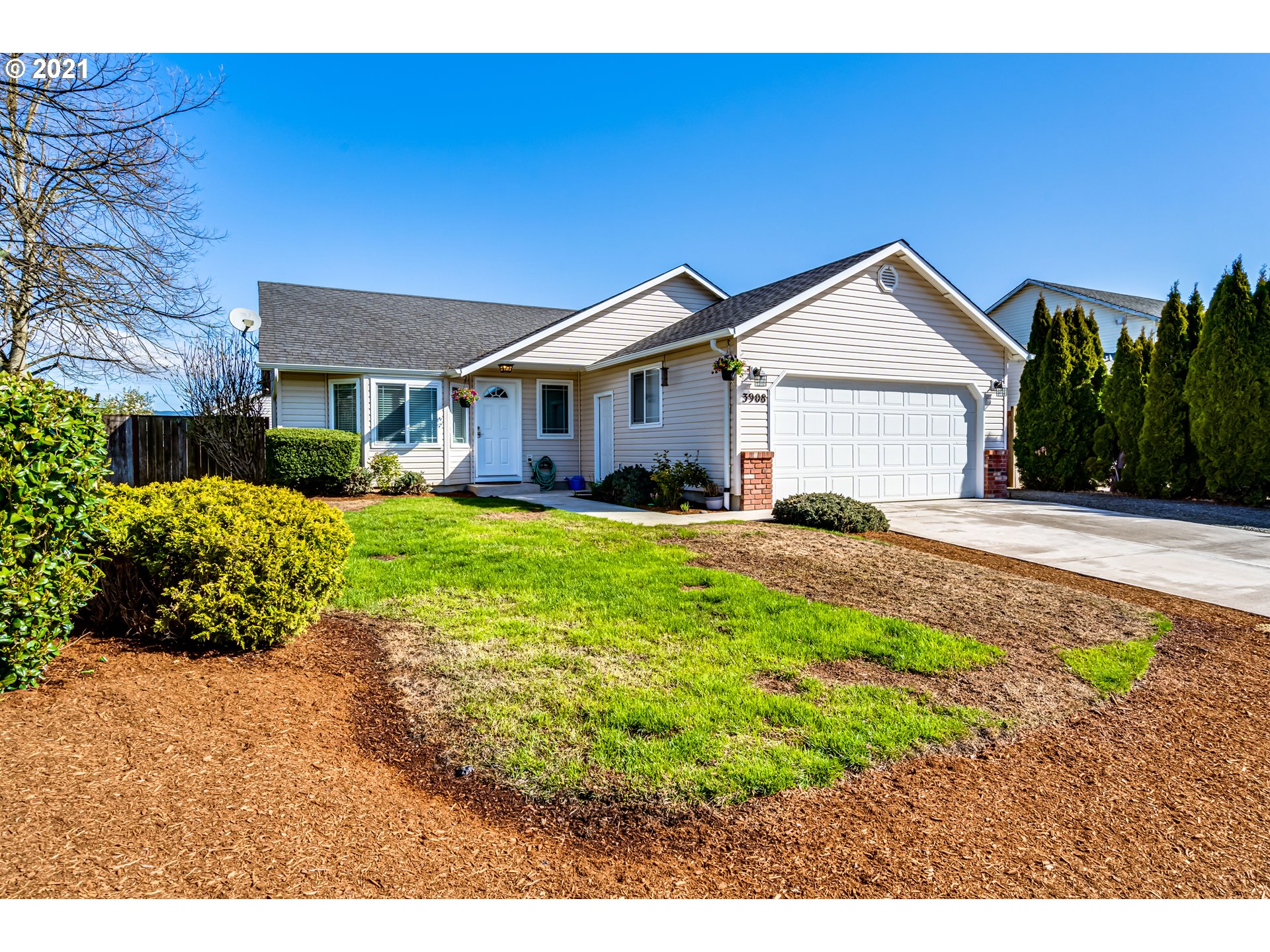 3908 Redwood Drive Springfield, OR 97478 - Photo 1 of 19